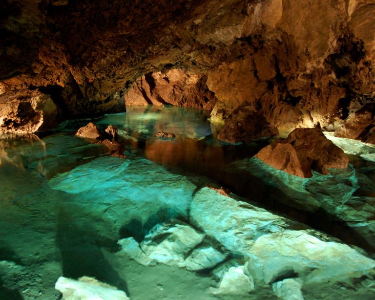 Bozkov dolomite cave - © JChesse - Shutterstock