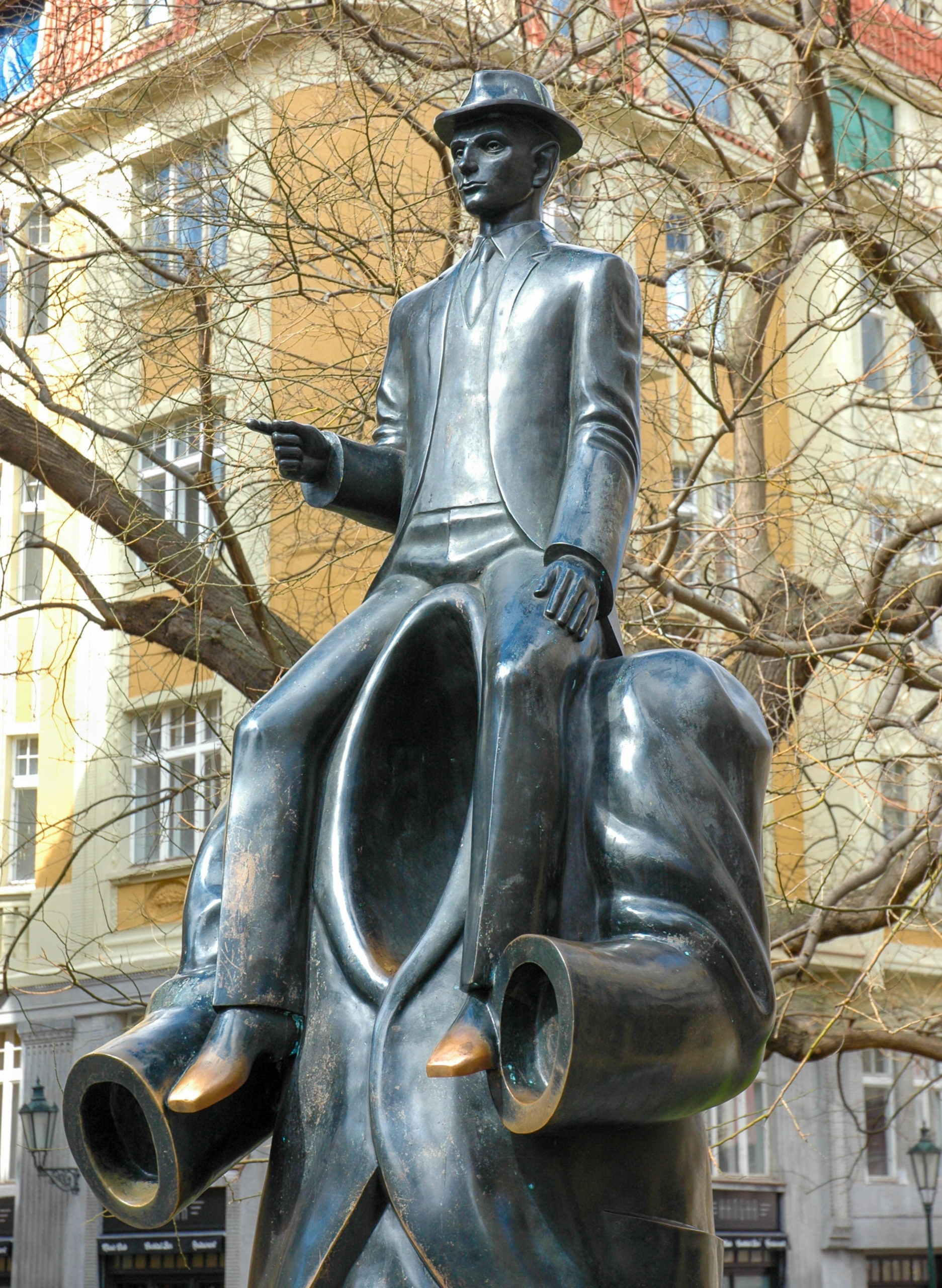Franz Kafka statue, Prague - © Frank Neels