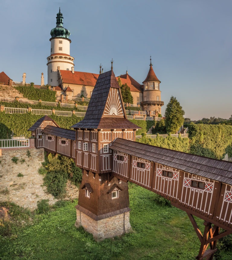 The Jurkovič garden castle bridge in Nové Město nad Metují - © UPVISION